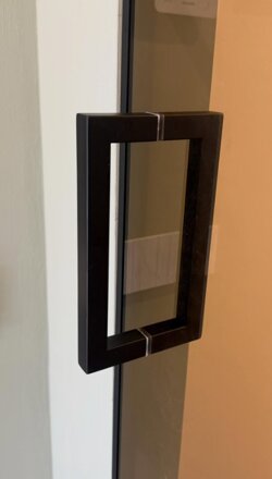 porta vetro maniglia nera 3